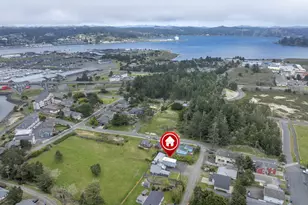 220 SW 29th St, Newport, OR 97365 - Photo 6