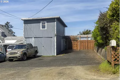 220 SW 29th St, Newport, OR 97365 - Photo 12