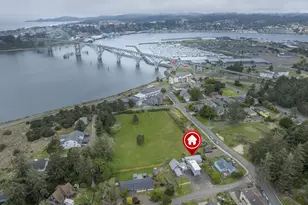 220 SW 29th St, Newport, OR 97365 - Photo 2