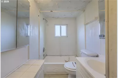 220 SW 29th St, Newport, OR 97365 - Photo 22