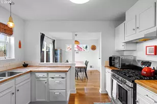 837 NE Roselawn St, Portland, OR 97211 - Photo 10