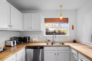 837 NE Roselawn St, Portland, OR 97211 - Photo 8