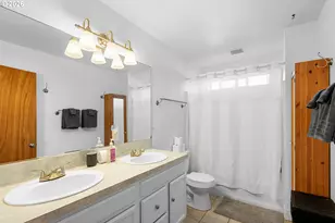 837 NE Roselawn St, Portland, OR 97211 - Photo 12