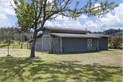 6771 N Bank Rd, Roseburg, OR 97470 - Photo 12