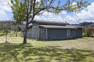 6771 N Bank Rd, Roseburg, OR 97470 - Photo 12