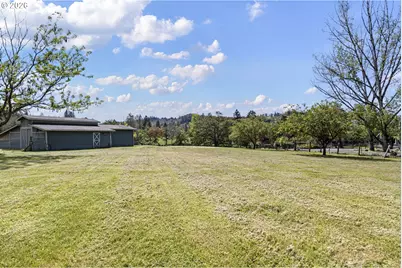 6771 N Bank Rd, Roseburg, OR 97470 - Photo 8
