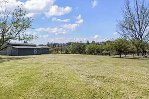 6771 N Bank Rd, Roseburg, OR 97470 - Photo 8