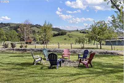 6771 N Bank Rd, Roseburg, OR 97470 - Photo 10