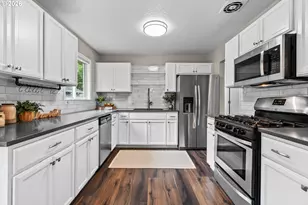 10811 SW 64th Ave, Portland, OR 97219 - Photo 16