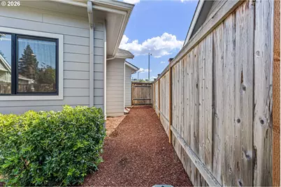 871 Salmonberry St, Springfield, OR 97477 - Photo 42