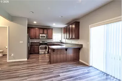 300 SW Mt Mazama St, McMinnville, OR 97128 - Photo 6