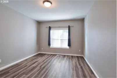 300 SW Mt Mazama St, McMinnville, OR 97128 - Photo 16