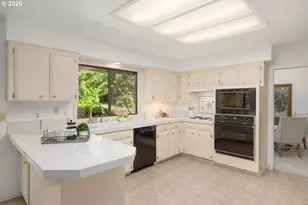 1810 SW Parkwood Dr, Portland, OR 97225 - Photo 12