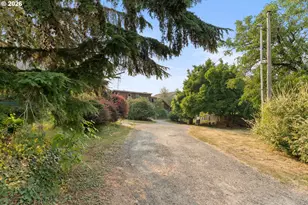1949 SE Orient Dr, Gresham, OR 97080 - Photo 4