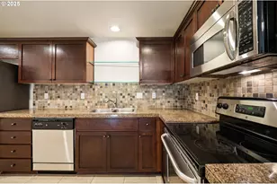 622 NE Garswood Ln, Hillsboro, OR 97006 - Photo 6