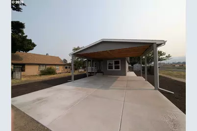 1302 Jackson Ave, La Grande, OR 97850 - Photo 2
