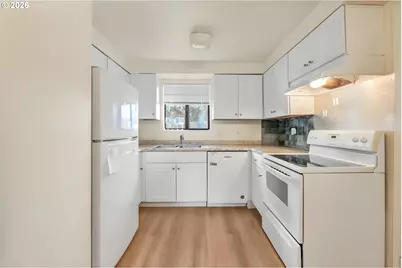 1390 R St, Springfield, OR 97477 - Photo 4