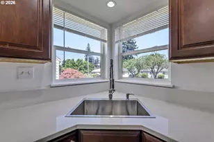 4768 N Yale St, Portland, OR 97203 - Photo 8