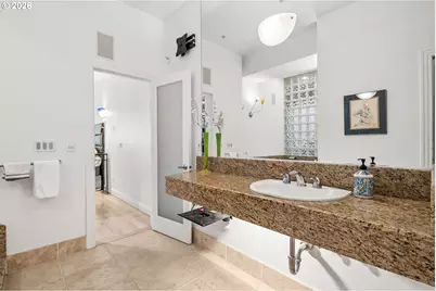 1240 NW Hoyt St #6, Portland, OR 97209 - Photo 36