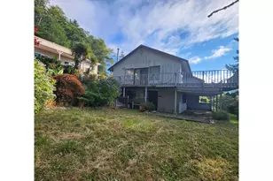 303 9th St, Garibaldi, OR 97118 - Photo 4