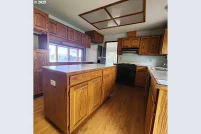 303 9th St, Garibaldi, OR 97118 - Photo 10