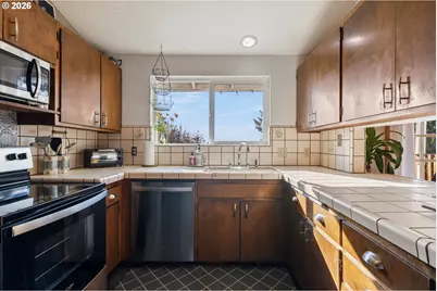 930 Prescott Ln, Springfield, OR 97477 - Photo 8