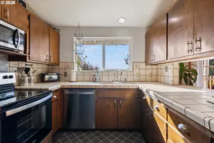 930 Prescott Ln, Springfield, OR 97477 - Photo 8