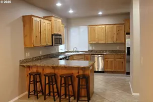 871 Marshall Ave, Medford, OR 97501 - Photo 8