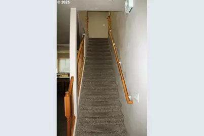 871 Marshall Ave, Medford, OR 97501 - Photo 4