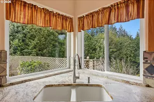 94004 Covey Ln, Coquille, OR 97423 - Photo 10