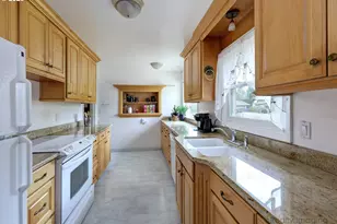 415 NE 116th Pl, Portland, OR 97220 - Photo 8