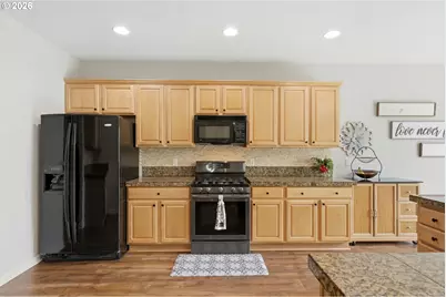 559 E 16th St, Lafayette, OR 97127 - Photo 10