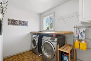 559 E 16th St, Lafayette, OR 97127 - Photo 26