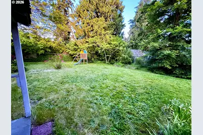 240 Marion Ln, Eugene, OR 97404 - Photo 10