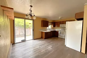 618 W 15th St, Coquille, OR 97423 - Photo 4