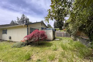 618 W 15th St, Coquille, OR 97423 - Photo 14