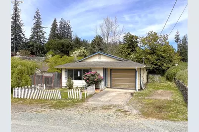 618 W 15th St, Coquille, OR 97423 - Photo 16