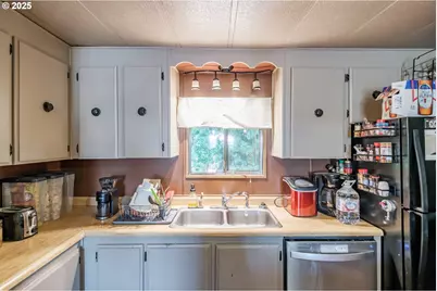 38129 Weirich Dr, Lebanon, OR 97355 - Photo 6