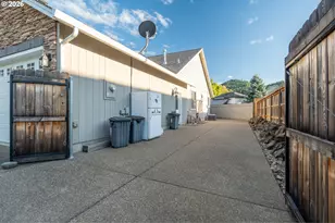 2558 Golfview Ave, Sutherlin, OR 97479 - Photo 14
