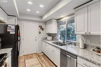 10570 SW Century Oak Dr, Portland, OR 97224 - Photo 16