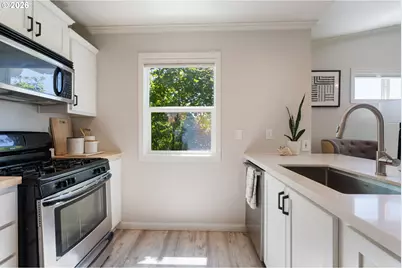 15056 NW Central Dr #702, Portland, OR 97229 - Photo 10