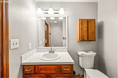 542 NE 14th Ave, Hillsboro, OR 97124 - Photo 16