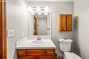 542 NE 14th Ave, Hillsboro, OR 97124 - Photo 16