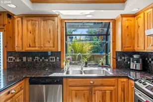 542 NE 14th Ave, Hillsboro, OR 97124 - Photo 8