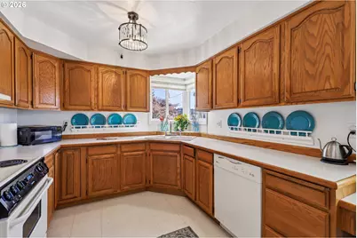 801 Cowlitz Way, Kelso, WA 98626 - Photo 12