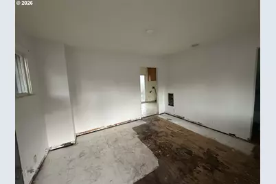 302 S 10th St, Coos Bay, OR 97420 - Photo 8