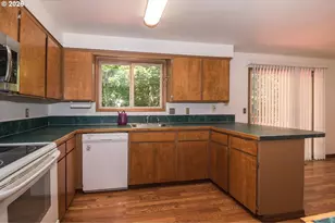 11611 NE Flanders St, Portland, OR 97220 - Photo 8