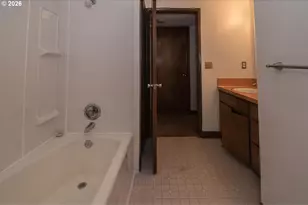 11611 NE Flanders St, Portland, OR 97220 - Photo 22