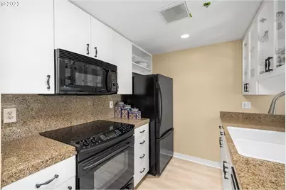 1132 SW 19th Ave #406, Portland, OR 97205 - Photo 16