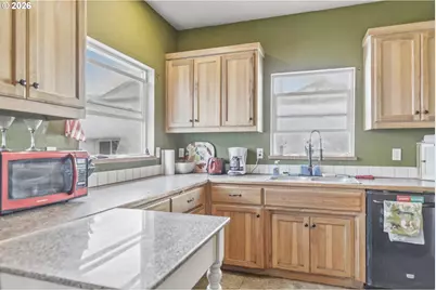 1732 E Washington Ave, Cottage Grove, OR 97424 - Photo 6